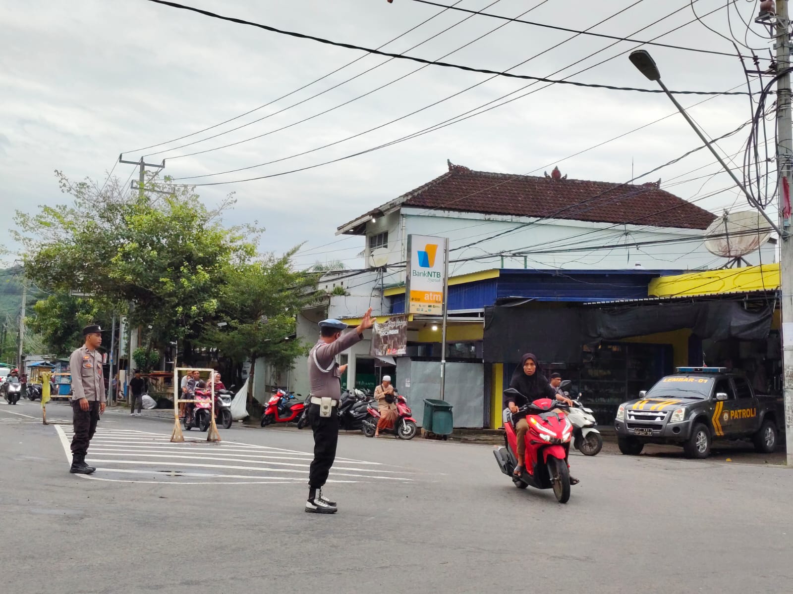 Patroli Rawan Sore Polsek Lembar, Ramadan Lebih Kondusif