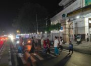 Suasana Khusyuk Tarawih Perdana, Polisi Sigap Atur Lalu Lintas