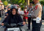 Sat Lantas Polres Sumbawa Gelar Kegiatan Sosial Berbagi Takjil di Bulan Ramadan