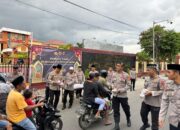 Pererat Hubungan Kepolisian dengan Warga, Kapolres Sumbawa Bagikan Takjil kepada Masyarakat