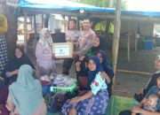 Polda NTB Sambangi Nelayan di Pantai Gading, Bagikan Sembako dan Sosialisasi Kamtibmas