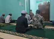 Perkuat Ukhwah Islamiyah, Kapolsek Sekongkang Laksanakan Sholat Isya’ dan Tarawih Berjamaah
