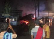 Polsek Sape Sigap Bantu Padamkan Kebakaran Rumah Makan di Desa Naru