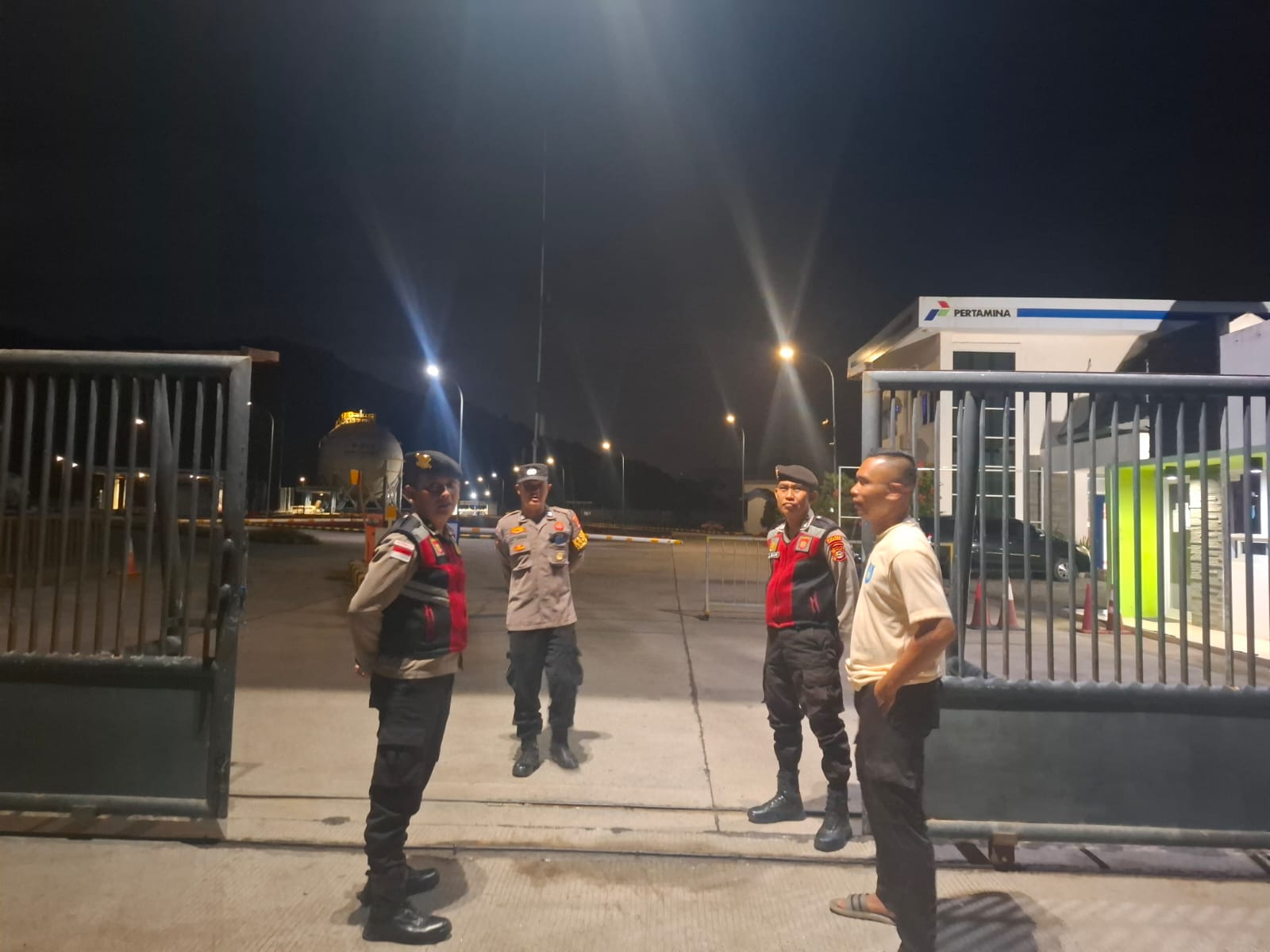 Polisi Rutin Patroli Malam di Depot LPG Sekotong Barat