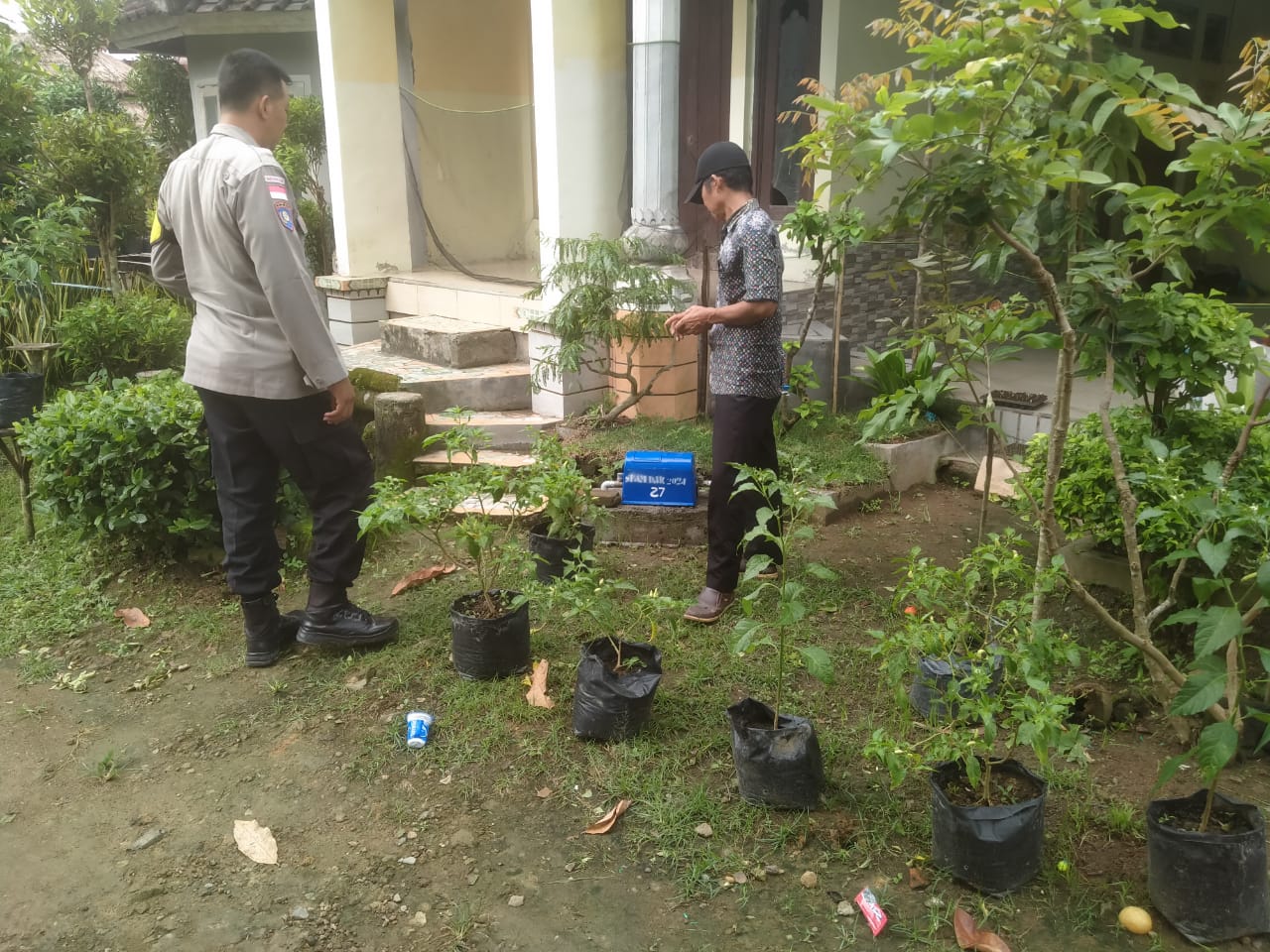 Dukung Pertanian Pekarangan, Polri Hadir Erat di Tengah Masyarakat di Sekotong