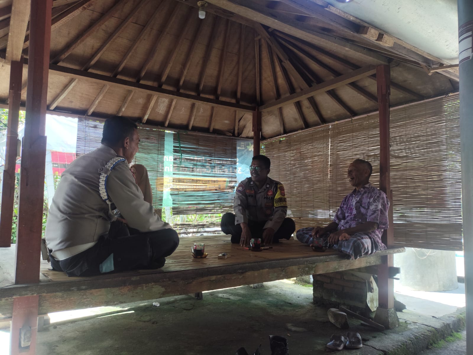 Membangun Keamanan Bersama: Polsek Lembar dan Pendekatan Dialogis dalam Patroli KRYD