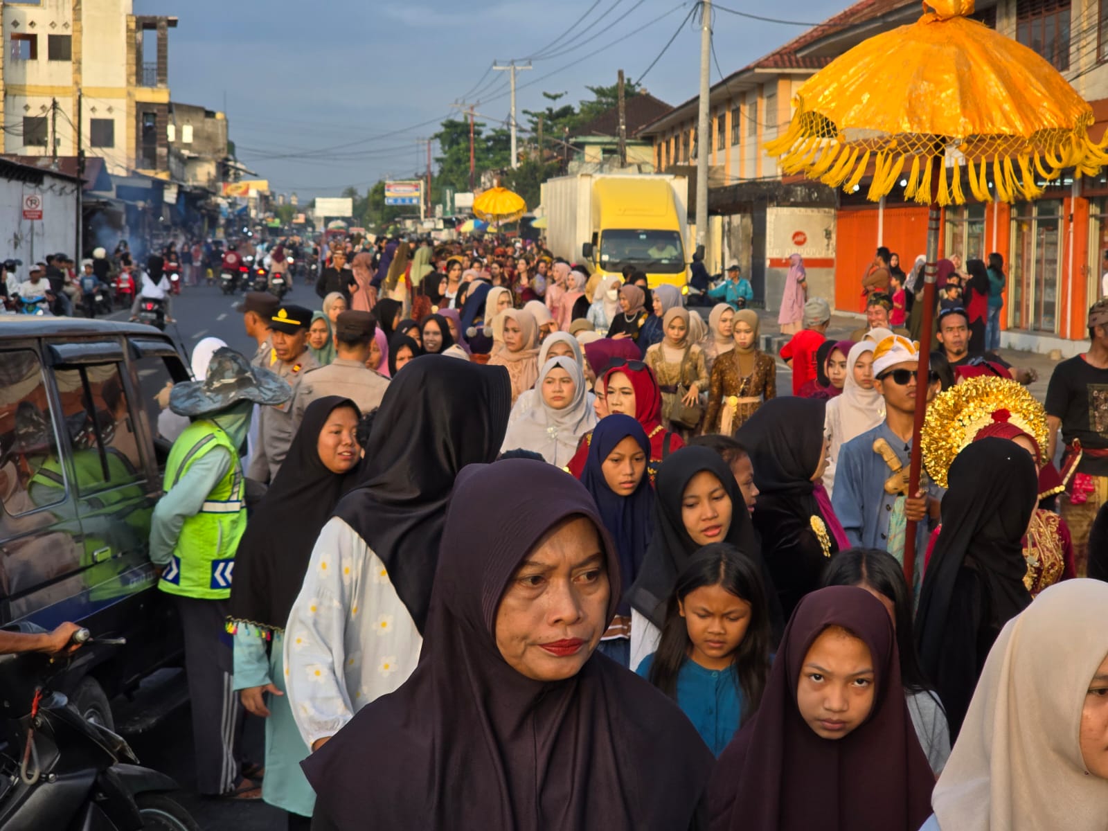 Tradisi Nyongkolan di Lombok Barat: Polsek Kediri Pastikan Acara Berjalan Lancar