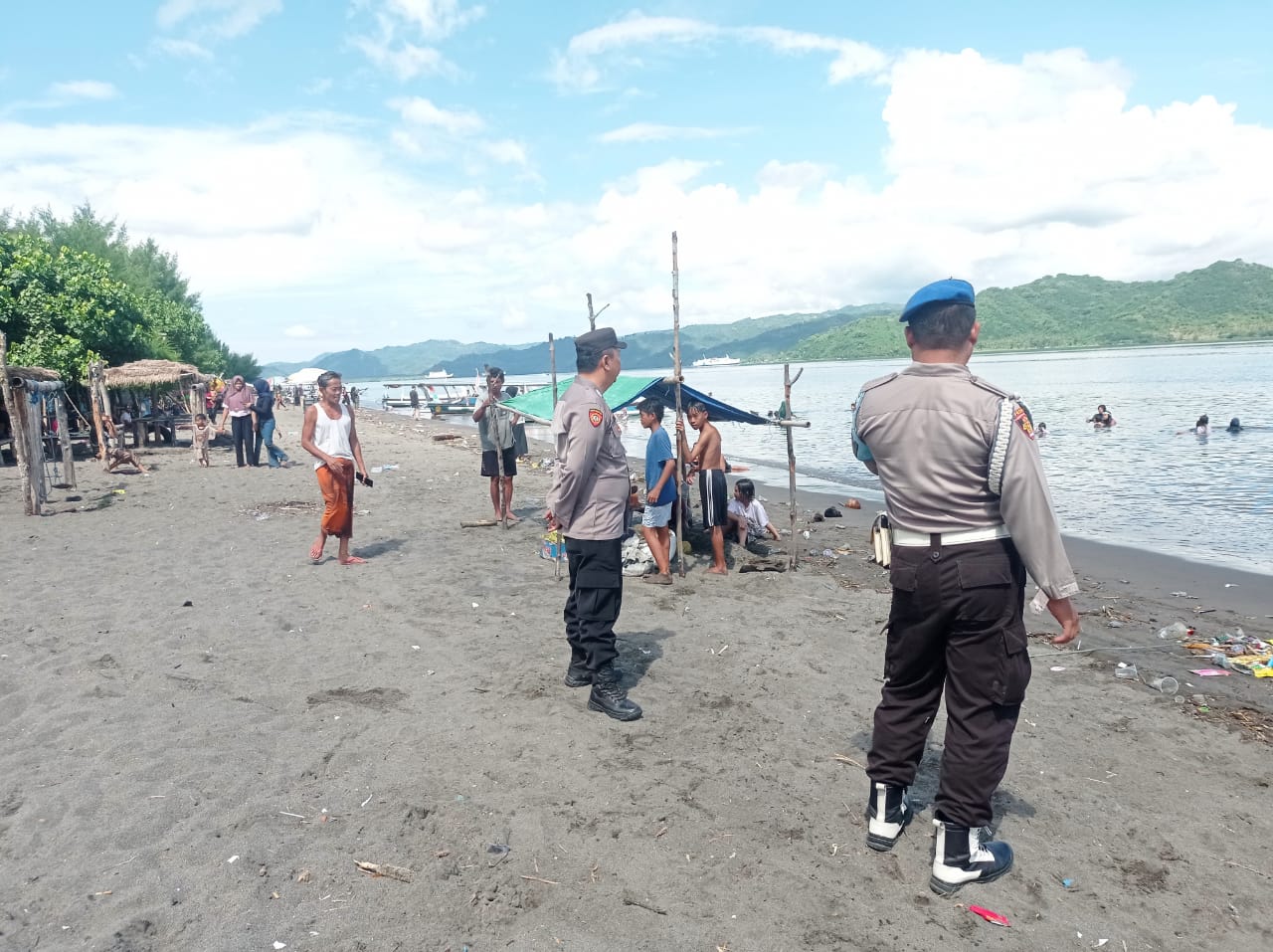 Keamanan Pantai Cemare Dijaga Ketat, Polsek Lembar Lakukan Patroli Rutin
