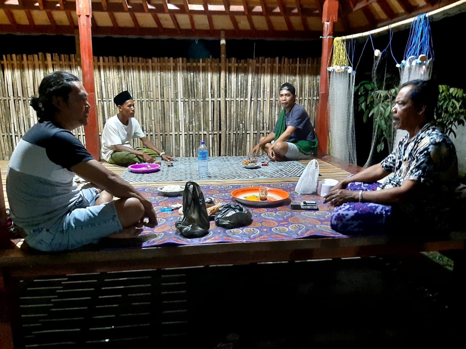 Polisi Sambangi Warga Ronda, Jaga Kamtibmas di Lombok Barat