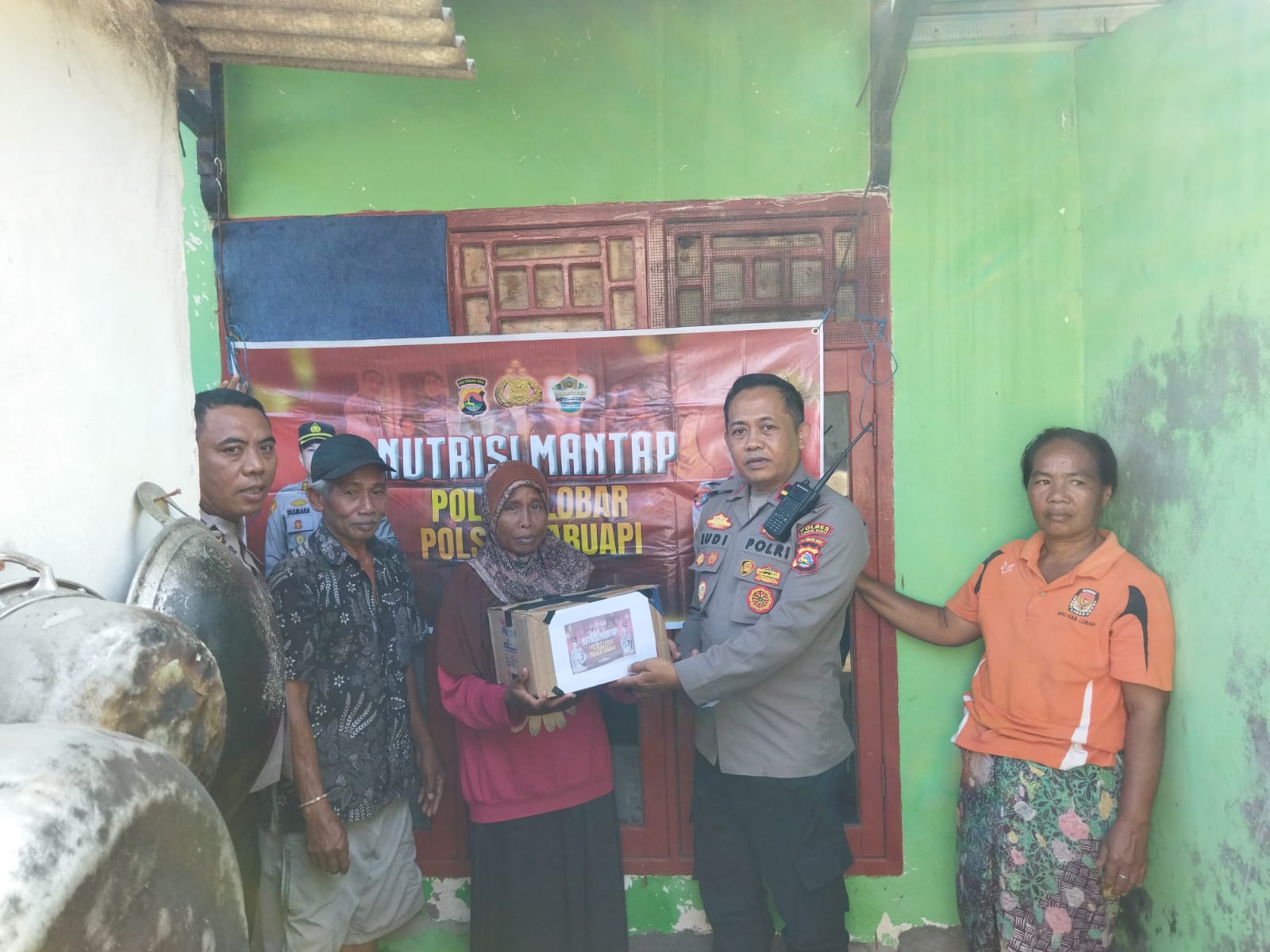 Bantuan Nutrisi Polsek Labuapi Dukung Kesehatan Warga Disabilitas di Lombok Barat