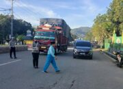 Personel Polsek Rasanae Barat Laksanakan Rawan Pagi, Lancarkan Arus Lalu Lintas dan Jaga Keamanan Pengguna Jalan