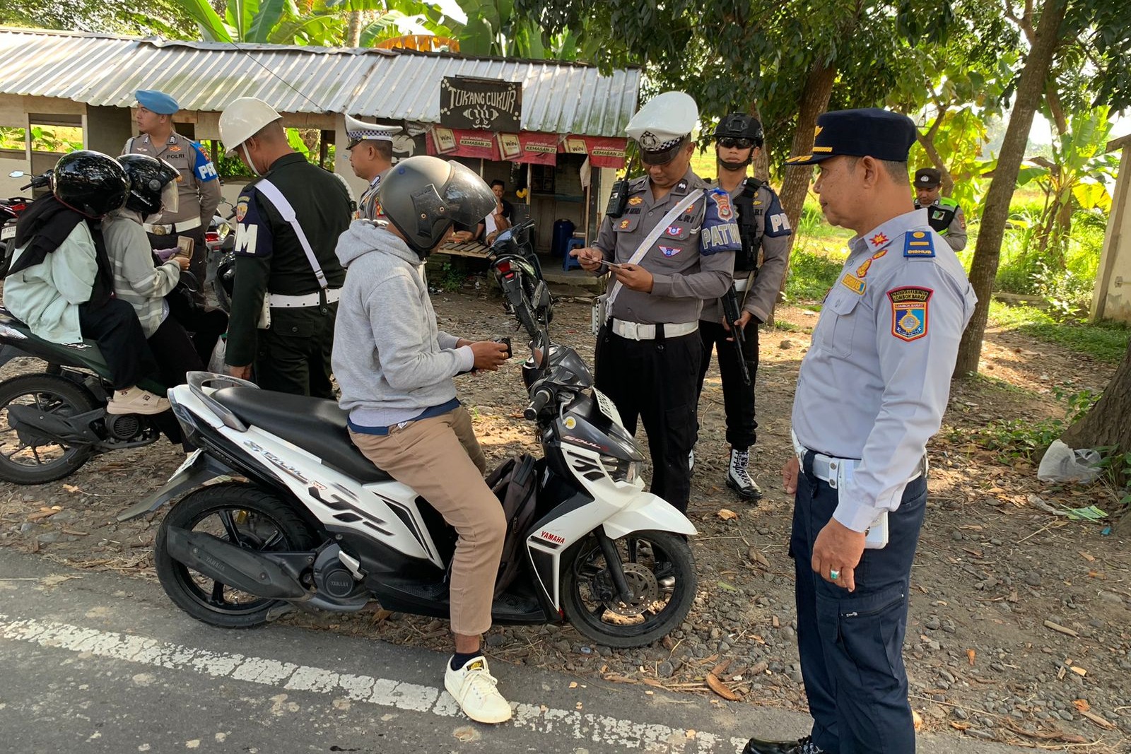 Operasi Patuh Rinjani 2025 Polres Lombok Barat Tindak Puluhan Pelanggar di Kediri