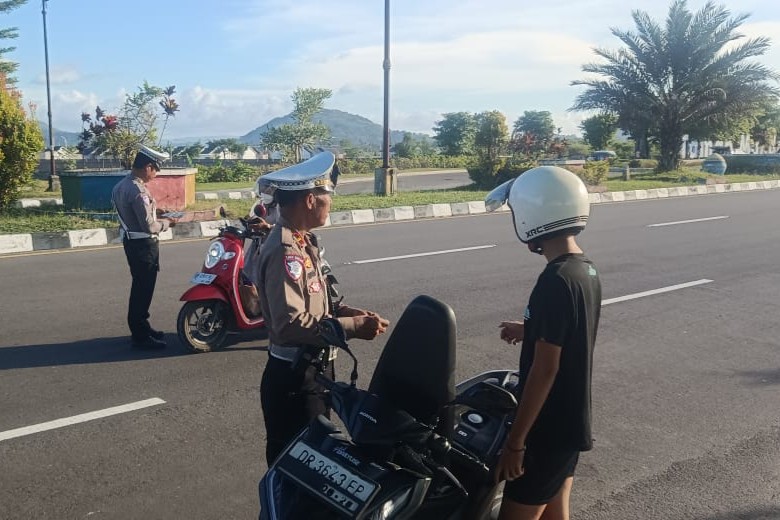 Satlantas Lombok Barat Gelar Operasi Patuh, Fokus Disiplin Pengendara Roda Dua