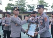 Kapolres Lombok Utara Berikan Penghargaan kepada Enam Personel Berprestasi
