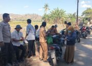 Bhabinkamtibmas Polres Bima Kota Dampingi Tim Vaksinasi Anjing Rabies di Kelurahan Kendo