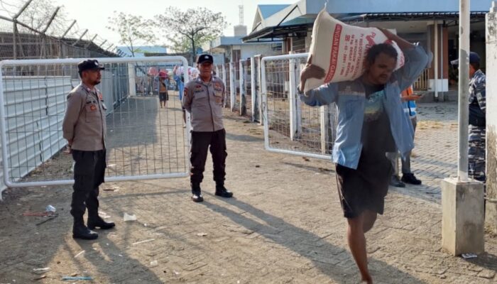 Polsek Kawasan Pelabuhan Laut Bima Amankan Embarkasi dan Debarkasi KM. BINAIYA