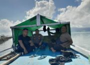 Polsek Langgudu Respon Cepat Evakuasi Perahu Boat Dihantam Gelombang di Perairan Langgudu