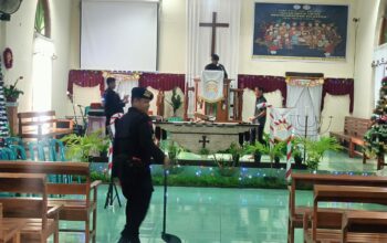 Polres Bima Kota Bersama Subden 4 Den Gegana Sat Brimobda NTB Laksanakan Sterilisasi Gereja Jelang Ibadah Natal