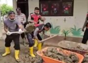 Polres Pidie Jaya Bersama Warga Gotong Royong Percepat Pemulihan Pascabanjir