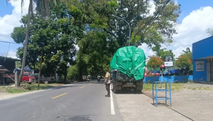 Sinergi Polri dan Bulog, Polsek Lembar Kawal Distribusi Jagung Demi Ketahanan Pangan