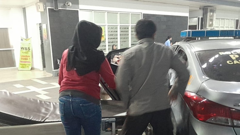 Kondisi Kritis Tengah Malam, Layanan 110 Polres Lombok Barat Gercep Evakuasi Warga