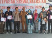 Hadir Dalam Pelepasan Siswa SMAN 1 Alas Barat, Kapolsek Berikan Motivasi dan Antisipasi Konvoi Lulusan