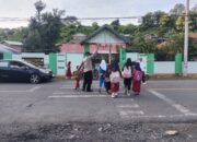 Jaga Keselamatan Siswa, Polsek Rhee Intensifkan Pengaturan Lalu Lintas Pagi di SDN Rhee