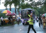 Polres Sumbawa Barat Amankan dan Kawal Jemaah Haji, Pastikan Kenyamanan Keberangkatan hingga Perjalanan