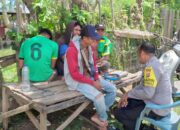 BHABINKAMTIBMAS POLSEK KEMPO SAMBANG PETANI JAGUNG, AJAK WARGA TINGKATKAN KAMTIBMAS DAN KEMANDIRIAN PERTANIAN