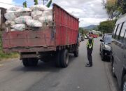 SAT LANTAS POLRES DOMPU LAKSANAKAN PENGAMANAN DAN PENGATURAN LALU LINTAS PADA KEGIATAN PANEN RAYA JAGUNG DI MANGGALEWA