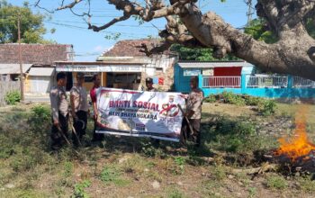 Menjelang Hari Bhayangkara ke-80, Polseksubsektor Palibelo Gelar Baksos Bersihkan Area TPU di Desa Belo